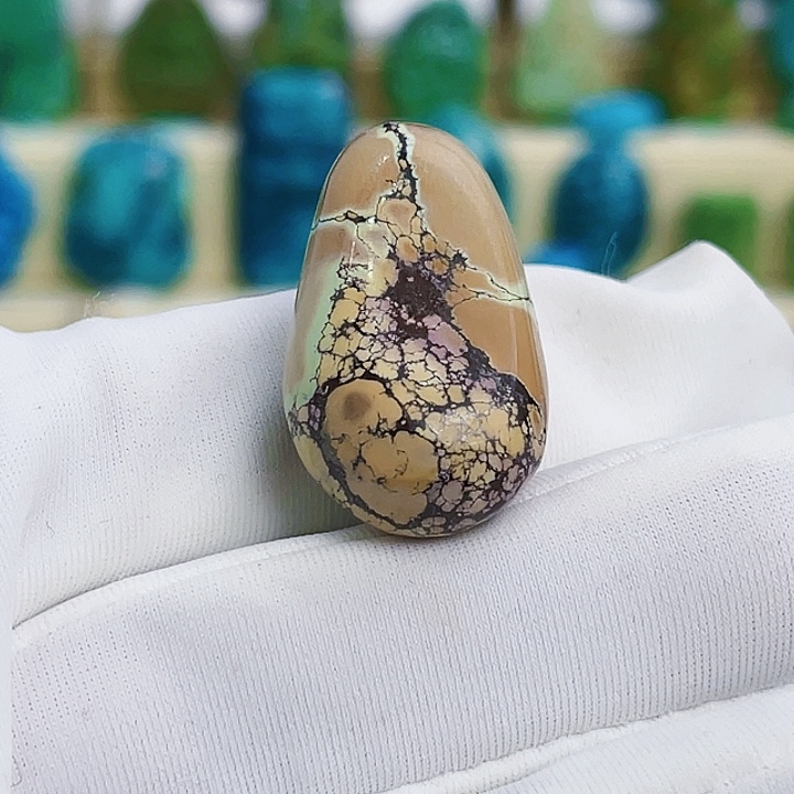 绿松石未镶嵌颈饰