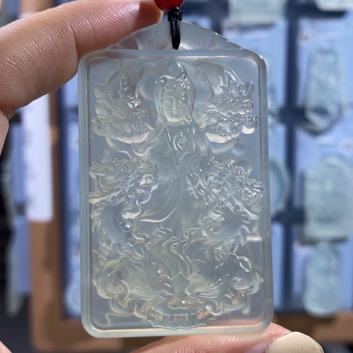 岫玉未镶嵌颈饰吊坠