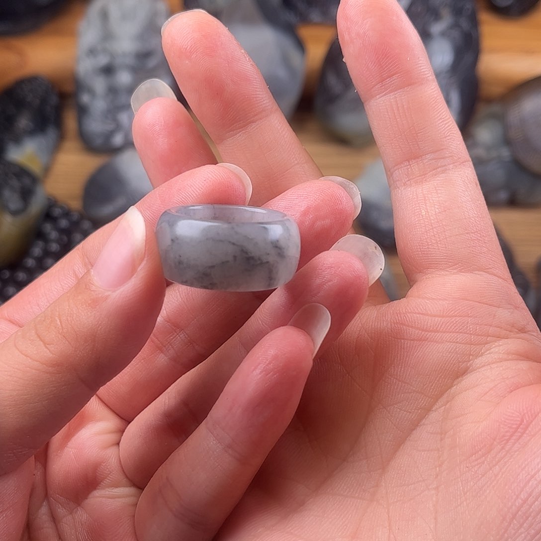 可***和田玉未镶嵌颈饰