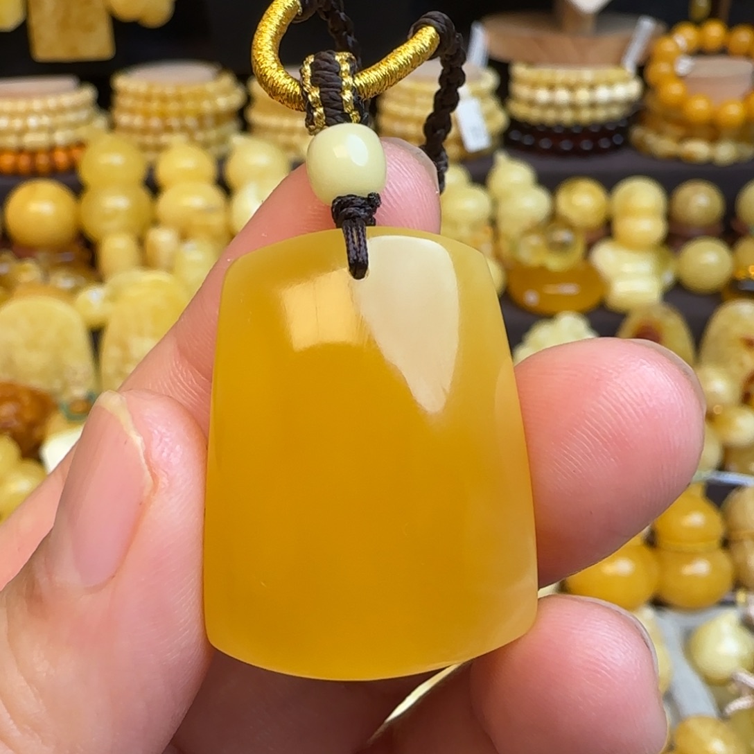 琥珀未镶嵌套链天然俄料鸡油黄蜜蜡无事牌牌