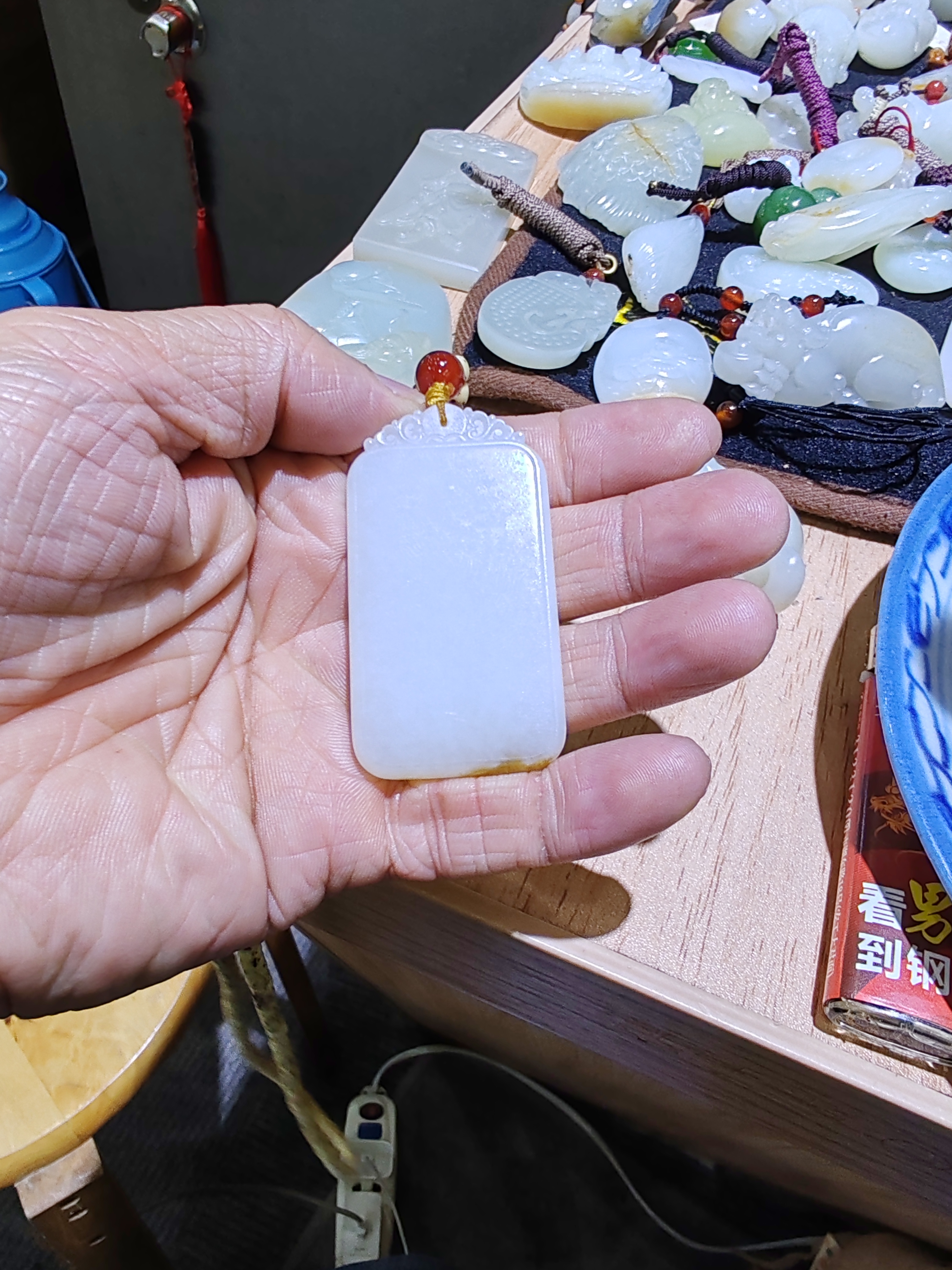 和田玉平安无事牌，