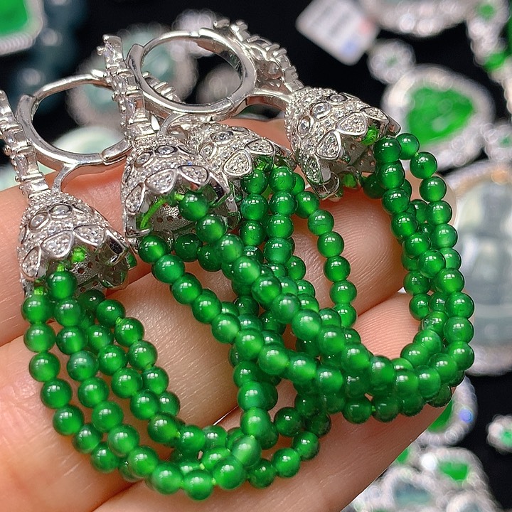 翡翠颈饰未镶嵌翡翠