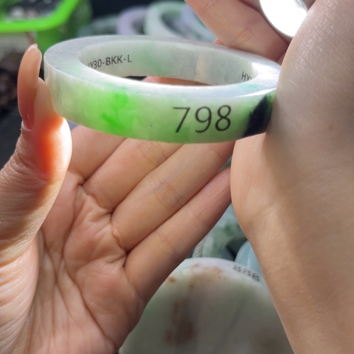 定制翡翠未镶嵌翡翠手镯