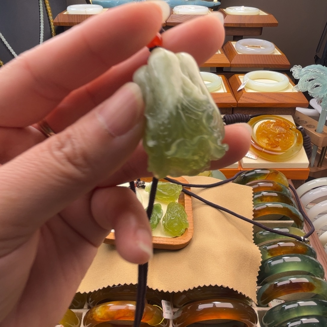 用***7蛇纹石玉未镶嵌吊坠