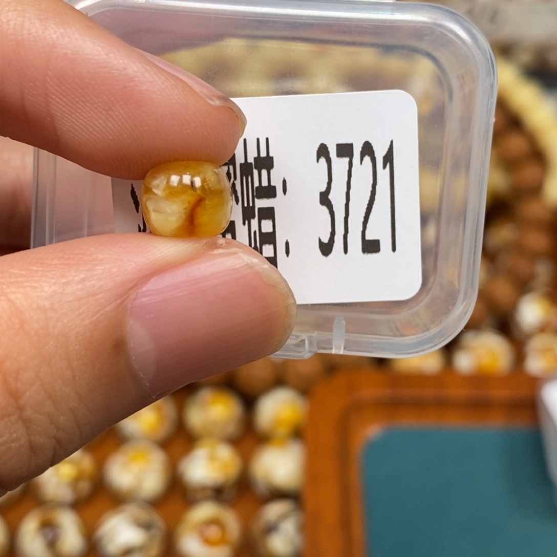 蜜蜡未镶嵌珠宝奇石3721