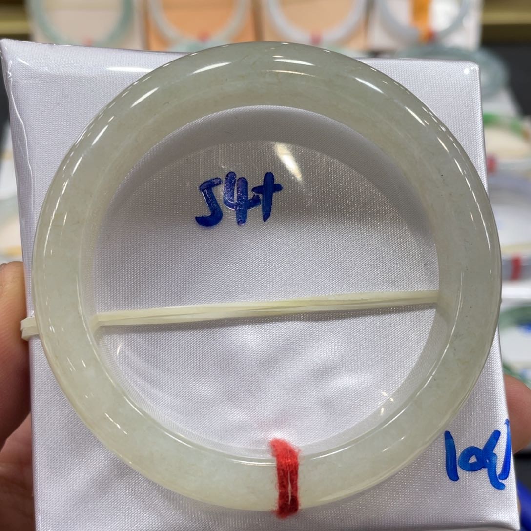 翡翠手镯未镶嵌翡翠手镯