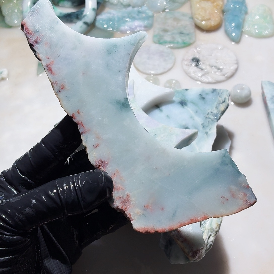 翡翠未镶嵌颈饰边角料