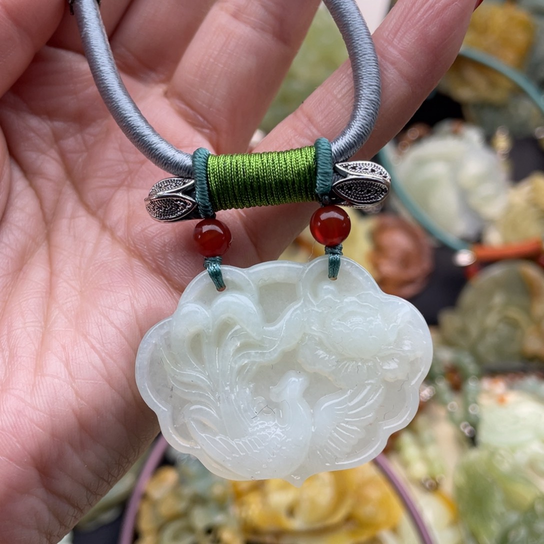 蛇纹石玉颈饰未镶嵌