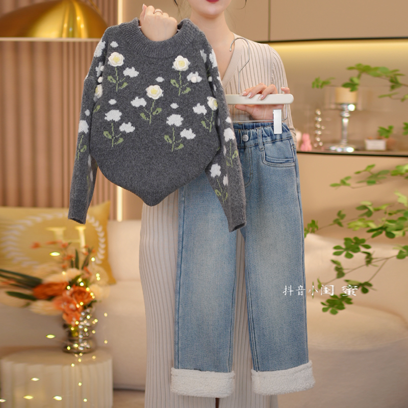 【闺蜜家】女童秋冬季2025新款花朵钩花毛衣+加绒牛仔裤套装-9080