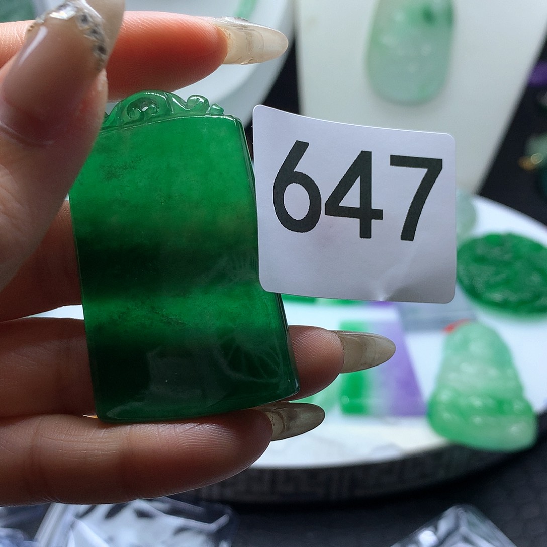 翡翠吊坠(赠链)未镶嵌