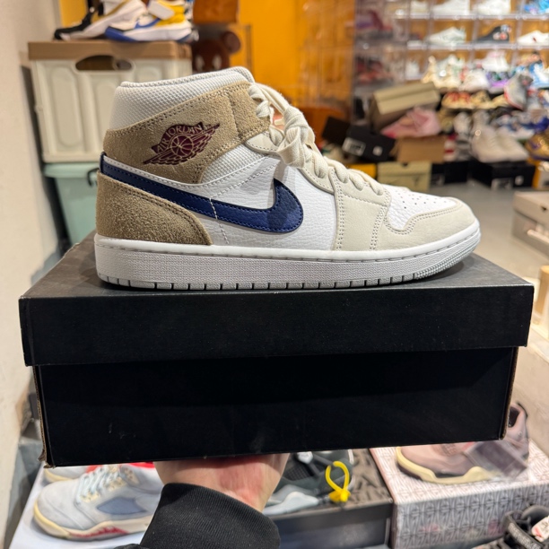 未使用 MM6 40.5码 原盒 AJ1 Mid 白蓝棕 运动鞋