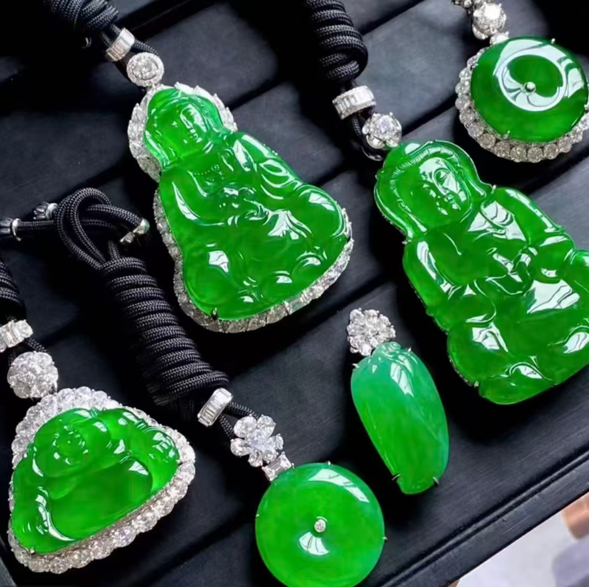 批发翡翠吊坠帝王绿高冰