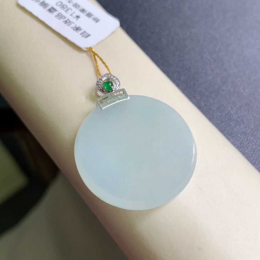 【闪购商品】翡翠颈饰18K金镶嵌无事牌