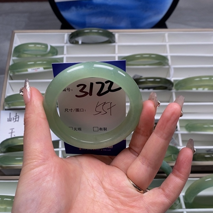 蛇纹石玉手镯未镶嵌混**龙