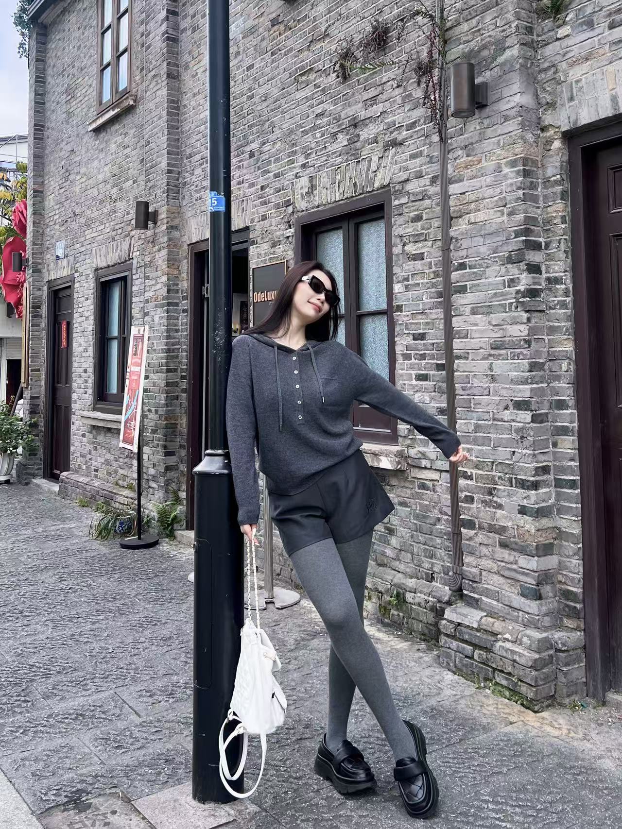 连帽女宽松型长袖不起球毛针织衫开叉时尚