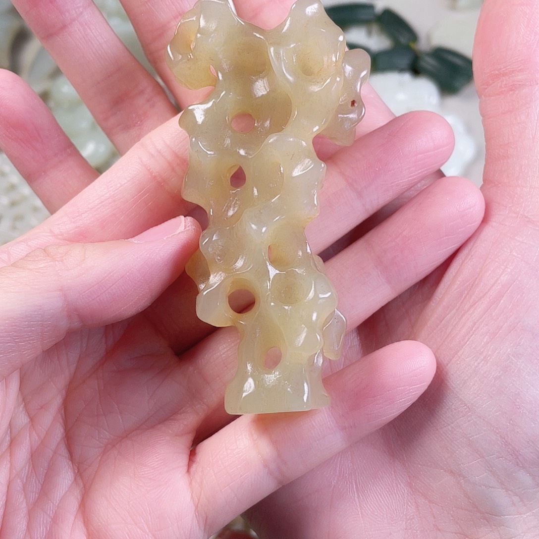 颈饰未镶嵌和田玉（糖玉）