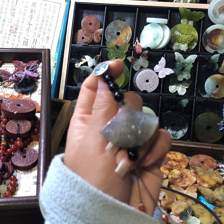 岫玉未镶嵌岫玉压襟