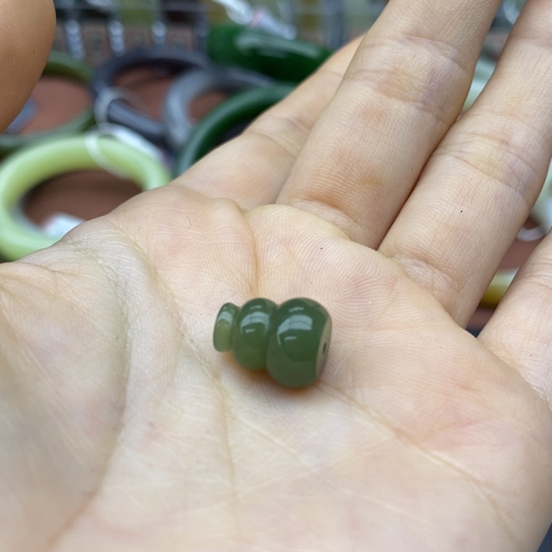 细***步和田玉未镶嵌挂件