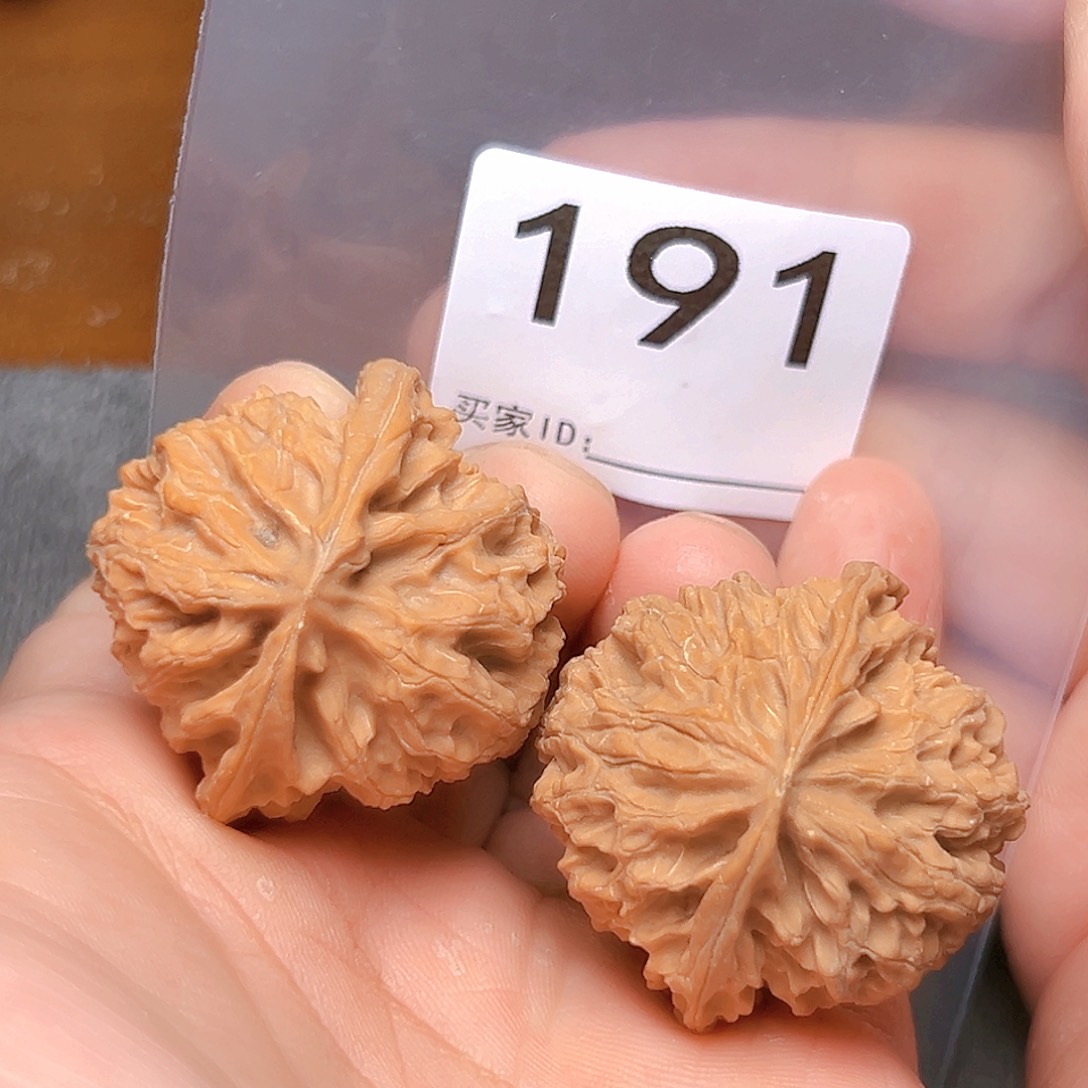 吊坠文玩核桃39苹果园。有瑕疵