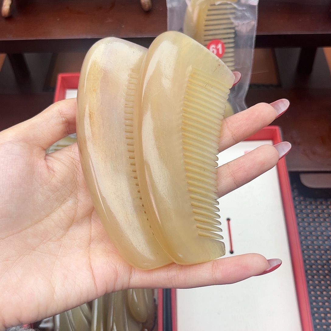 纯手工制作纯牛角梳子