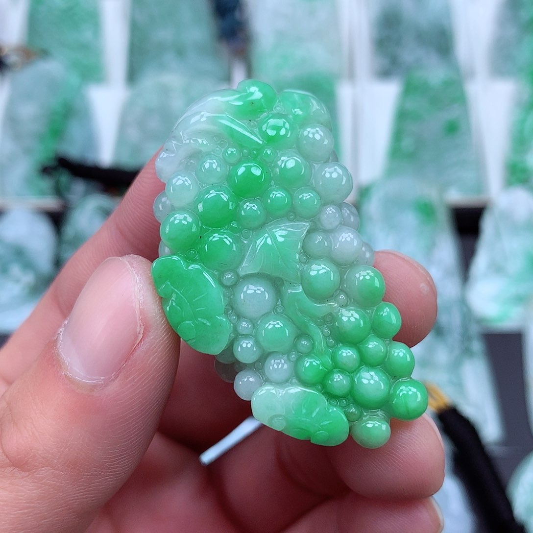 翡翠颈饰未镶嵌翡翠吊坠