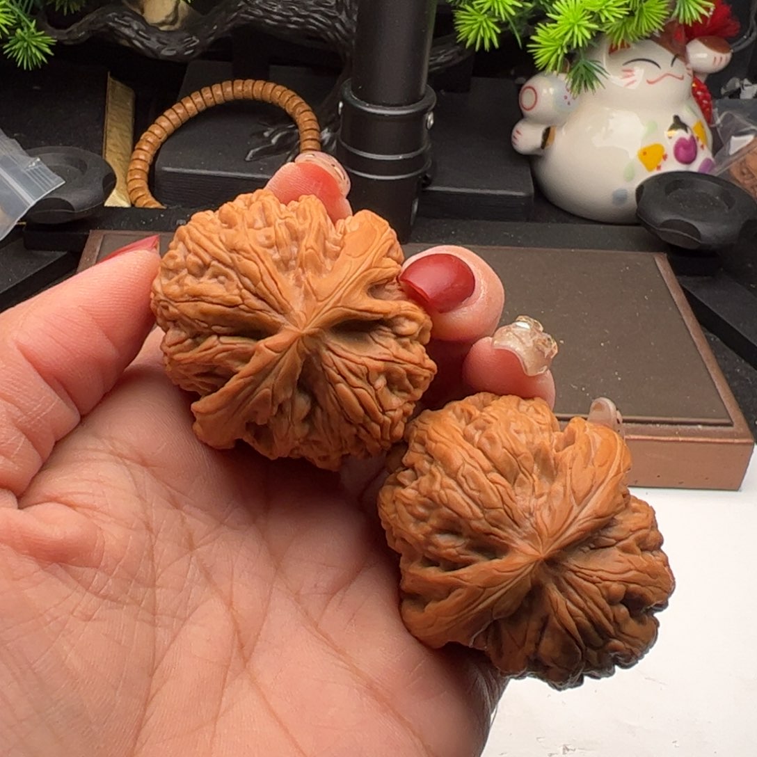 文玩核桃吊坠滢红锦鲤45