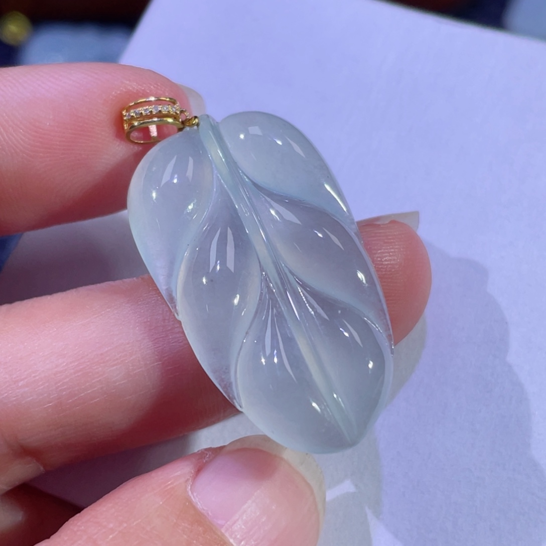 翡翠颈饰18K金镶嵌叶子
