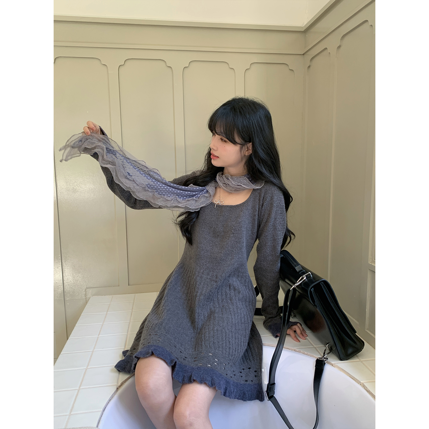 霍里德地图 “少女序曲”秋冬复古镂空针织收腰U领连衣裙女款