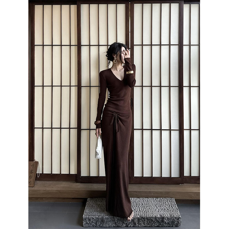 辣妹气质时尚百搭U领打底衫长袖T恤上衣女秋季新款针织半身长裙子