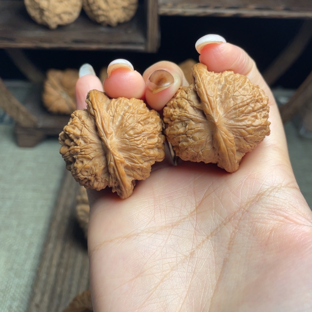 做***豪文玩核桃吊坠血麒麟38