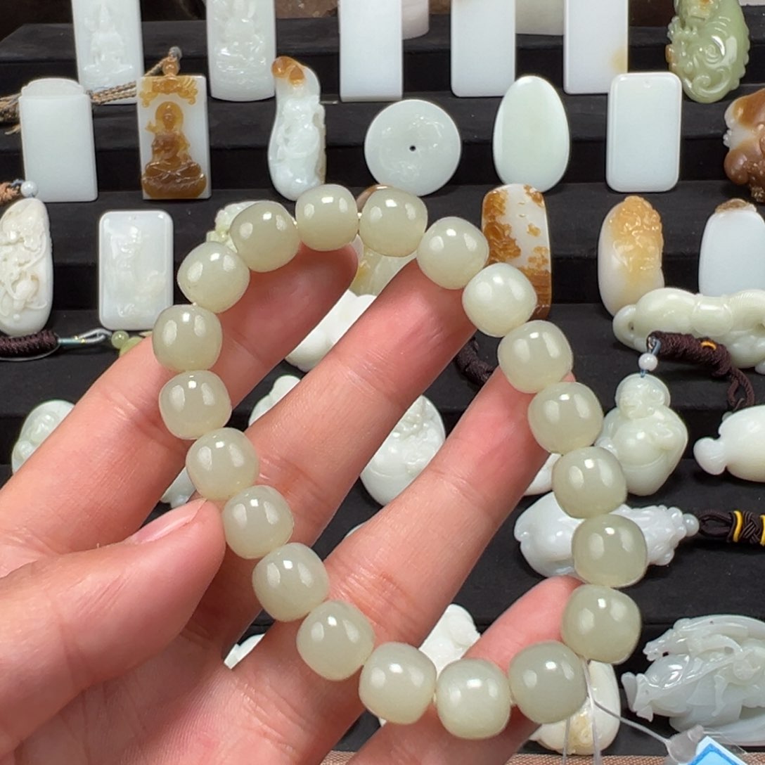 和田玉颈饰未镶嵌