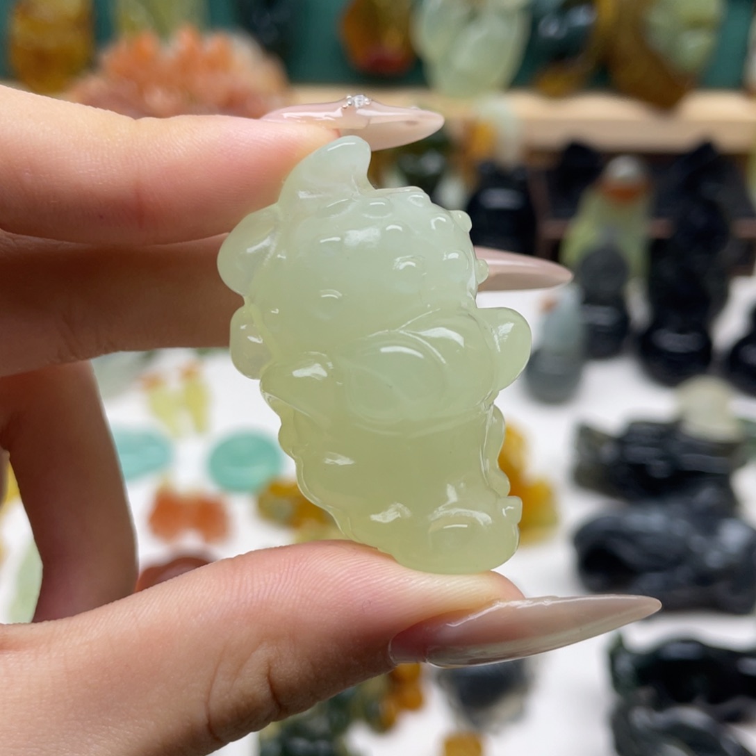 蛇纹石玉未镶嵌颈饰