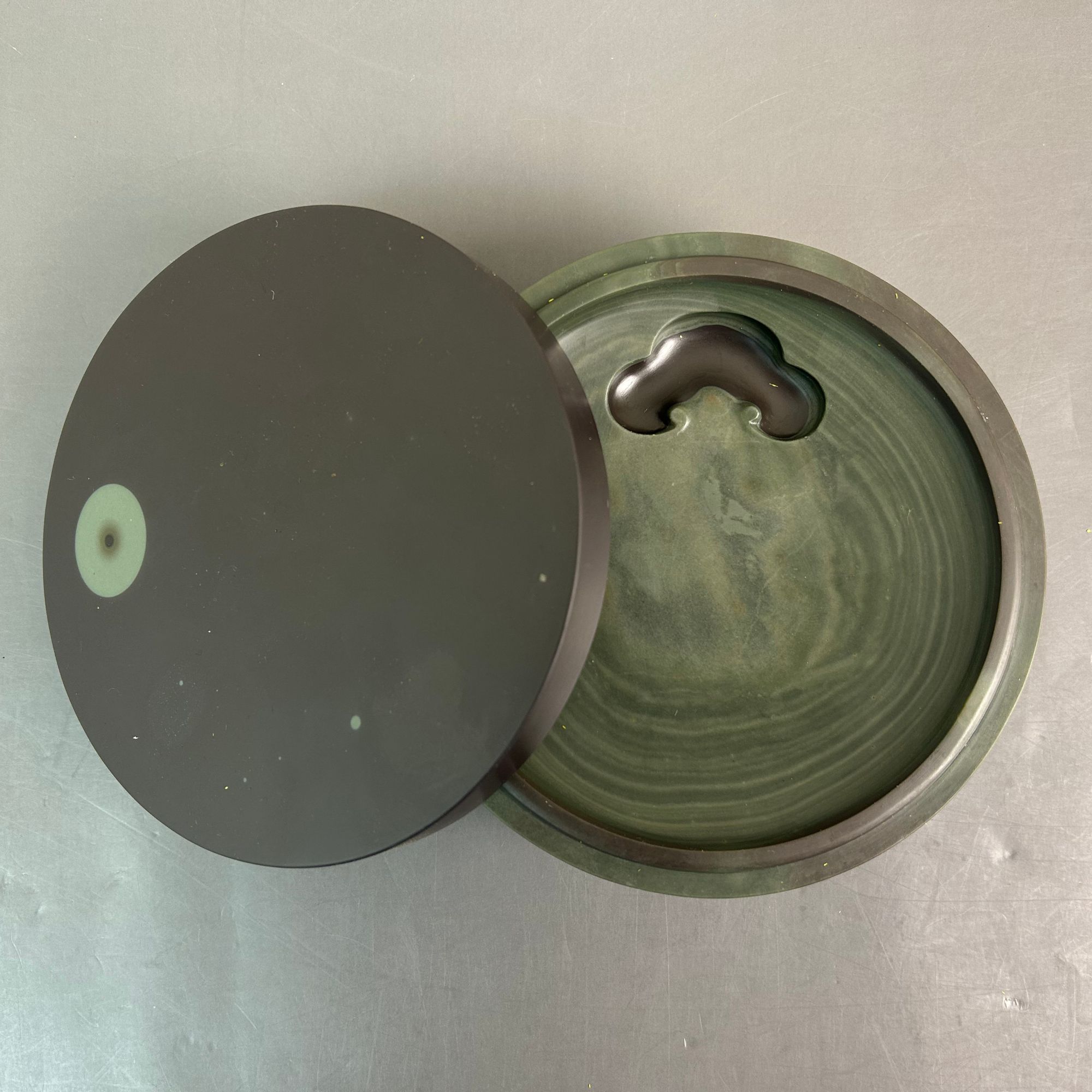 天然永仁苴却圆形实用玉带膘底眼石盖砚