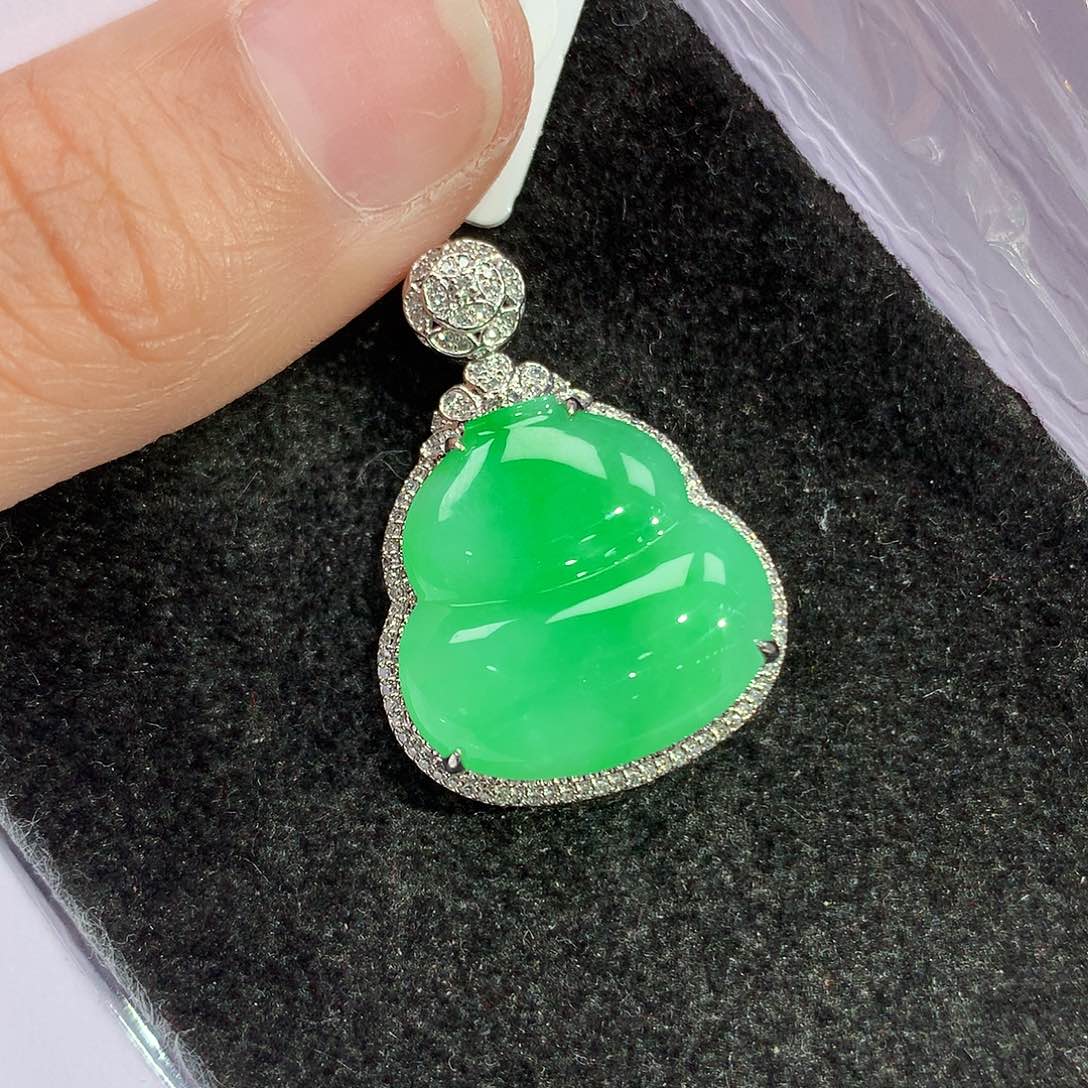 翡翠吊坠(赠链)18K金镶嵌