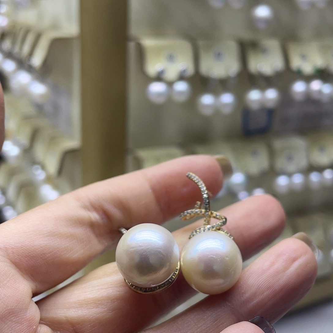 淡水珍珠银S925镶嵌耳饰