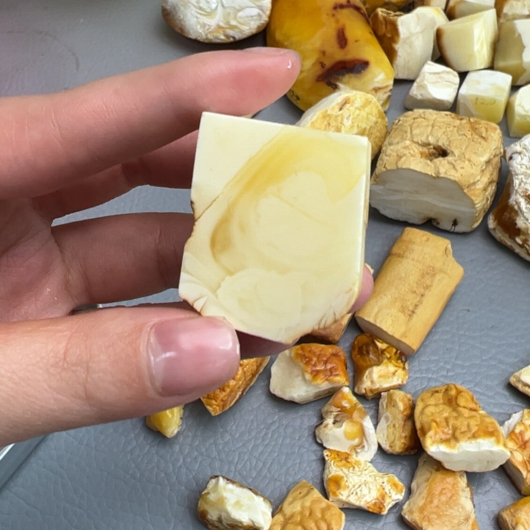 定制琥珀未镶嵌蜜蜡