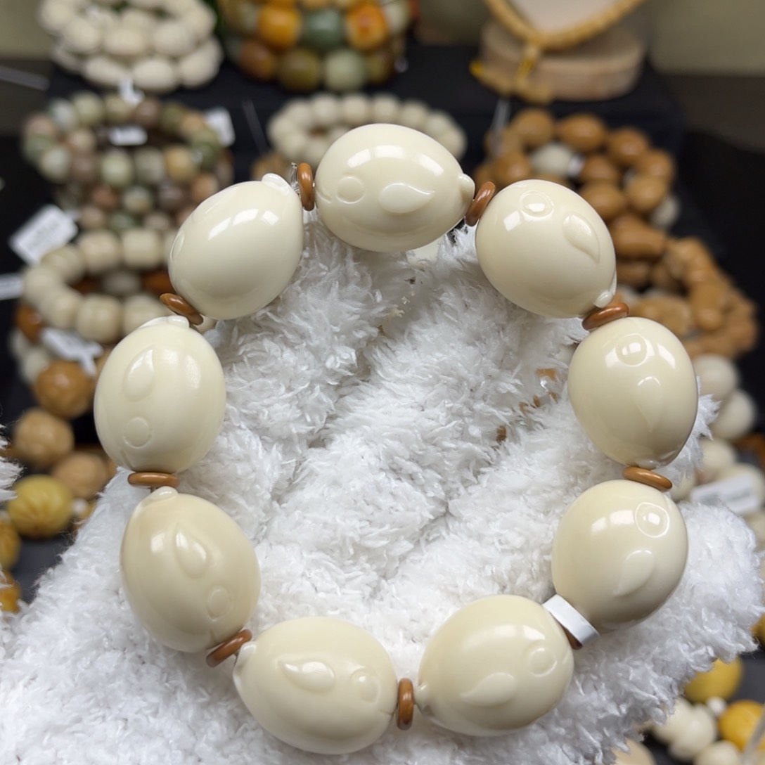 菩提根/象牙果吊坠1.12.46鲸鱼