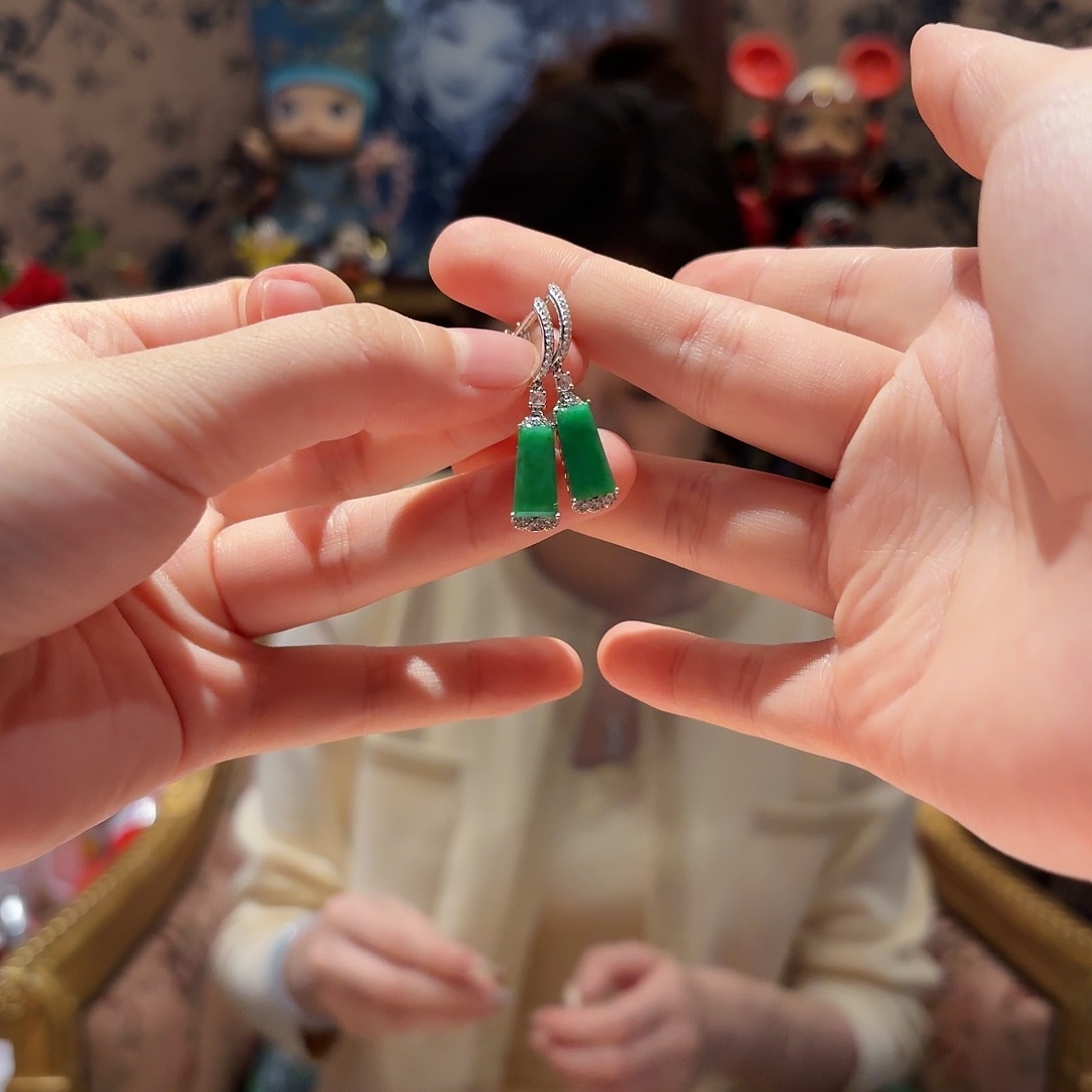 翡翠耳饰18K金镶嵌耳饰