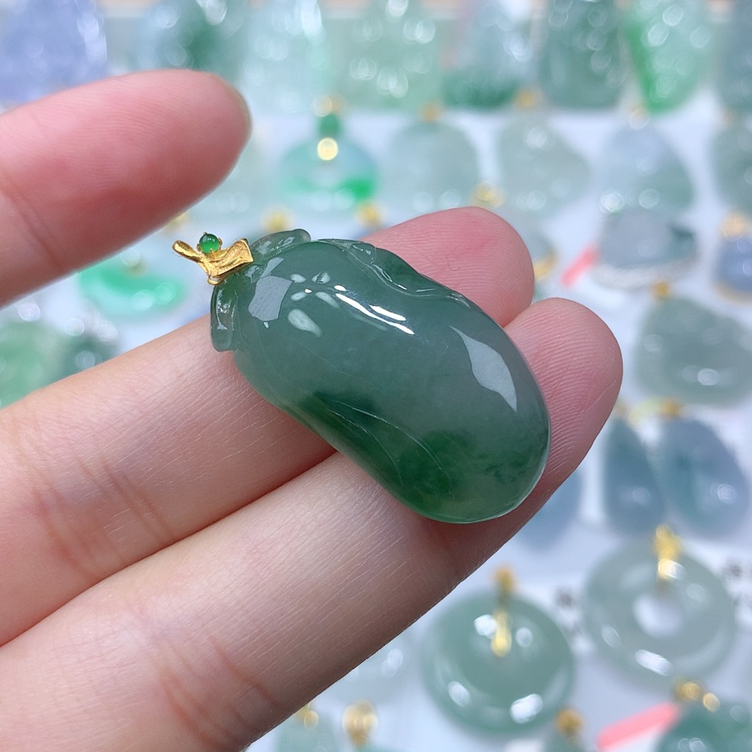 翡翠颈饰18K金镶嵌瓜