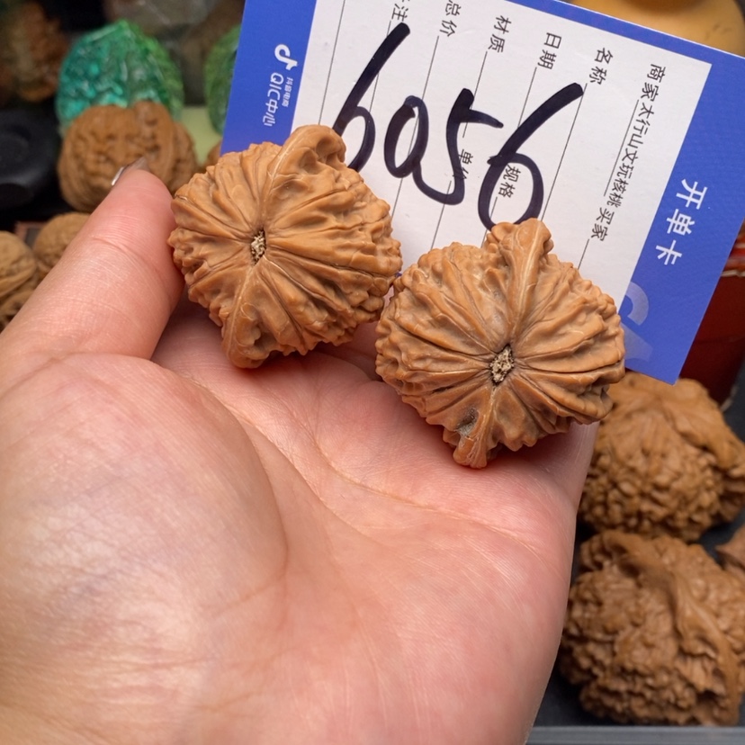 【闪购商品】文玩核桃把件可****鱼文玩核桃6056