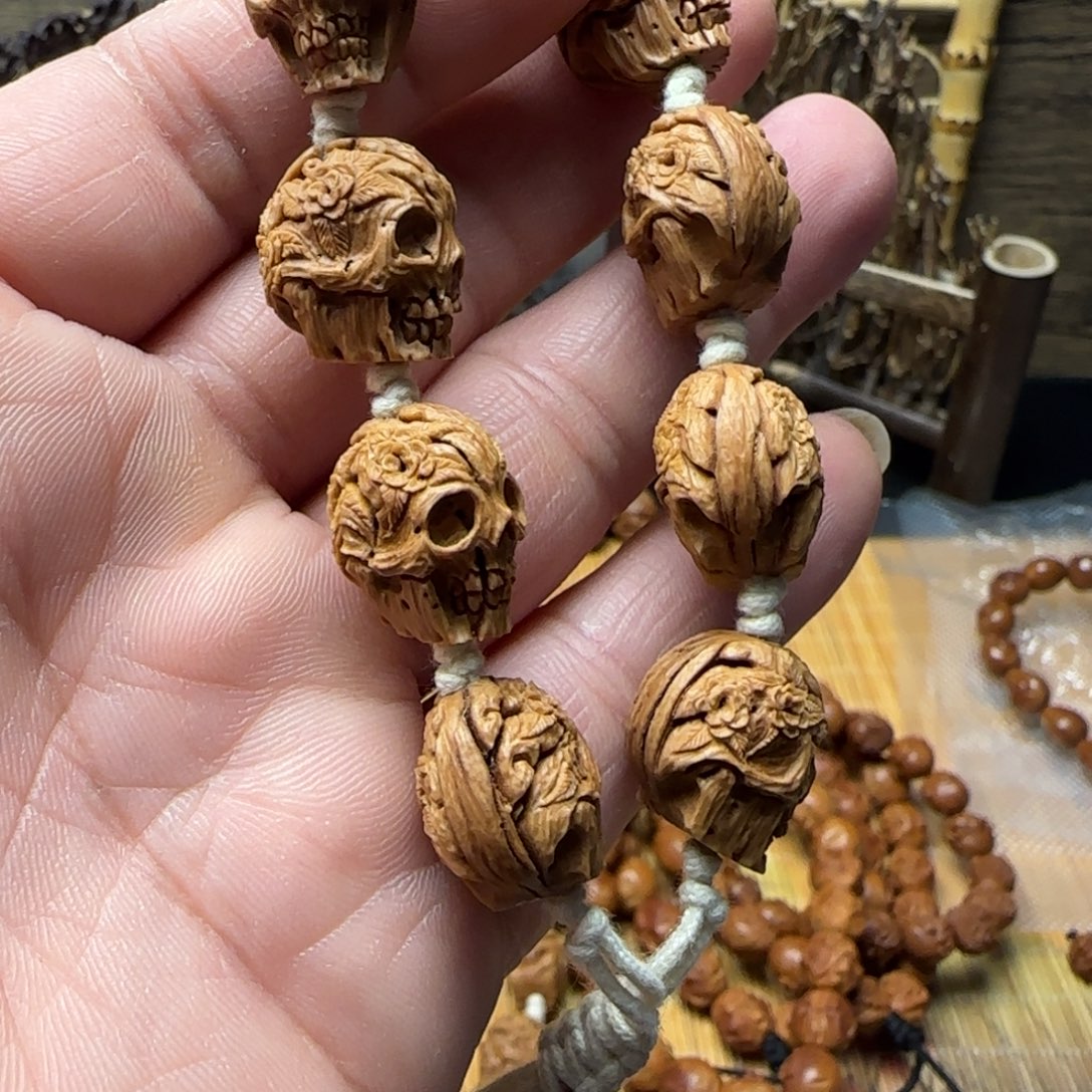 纯手工雕刻桃核骷髅题材