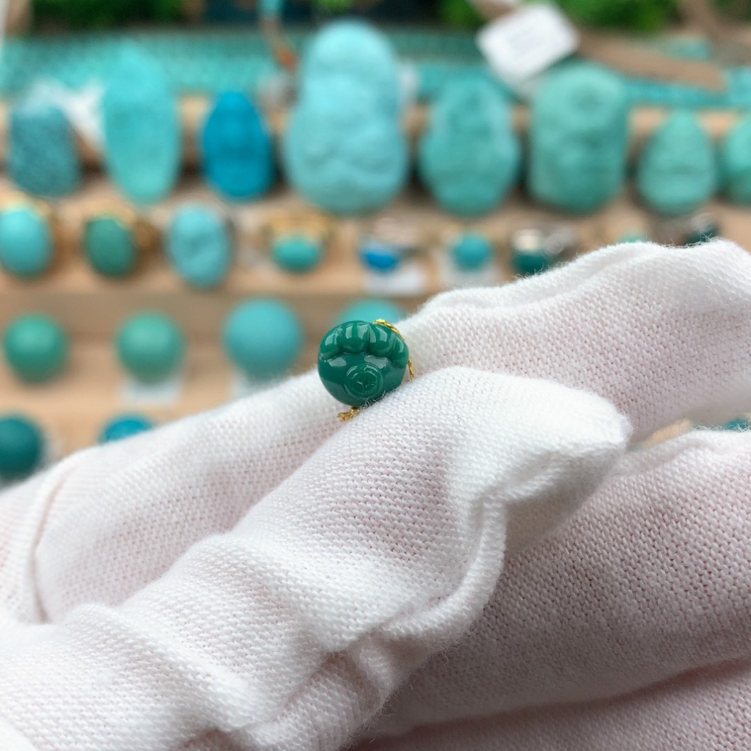 绿松石配饰未镶嵌