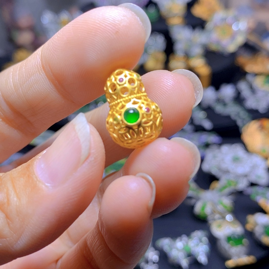 翡翠银S925镶嵌耳钉天然翡翠