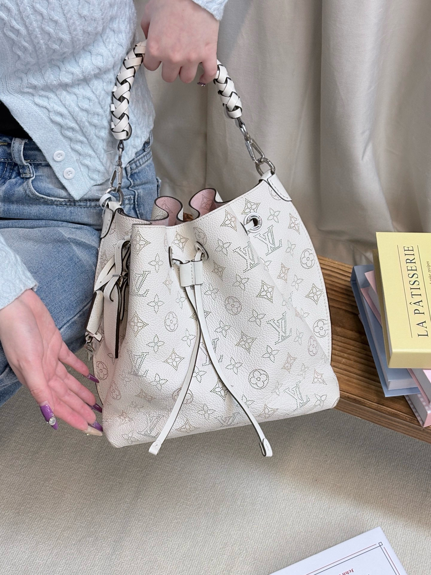 95新 LouisVuitton/路易威登  lv 白色月光女神水桶斜挎包 (K)