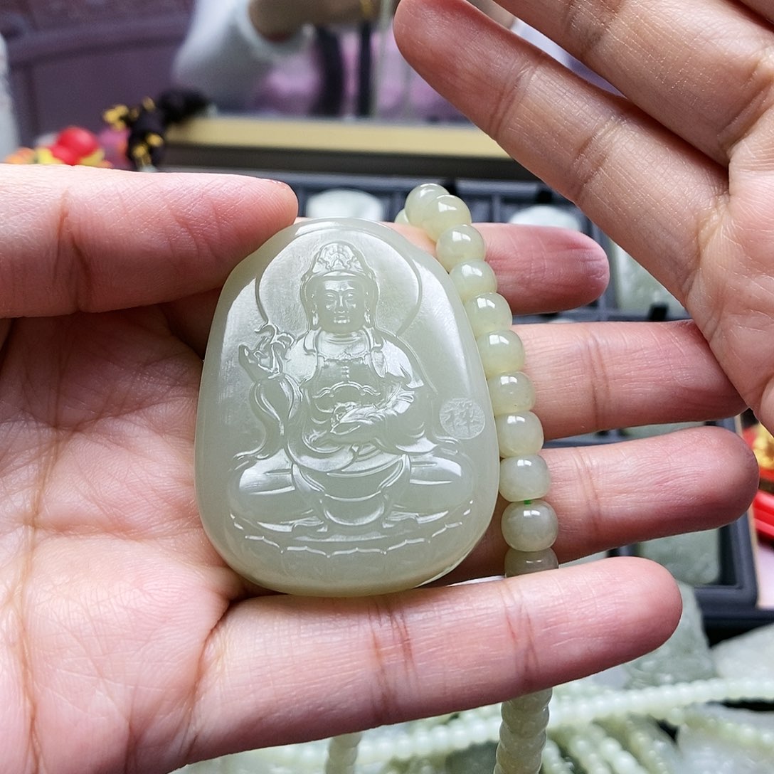 和田玉颈饰未镶嵌巧*