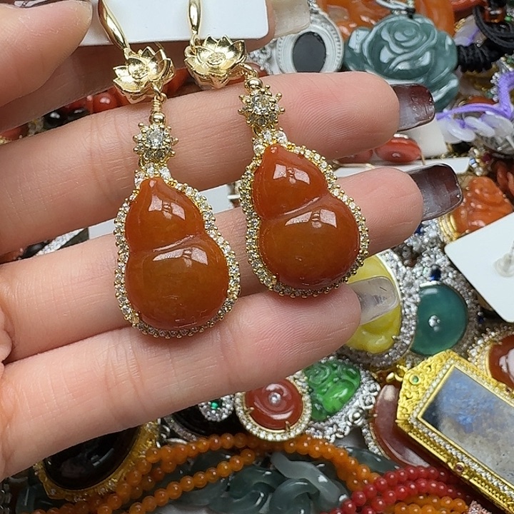 琪***儿翡翠未镶嵌颈饰翡翠