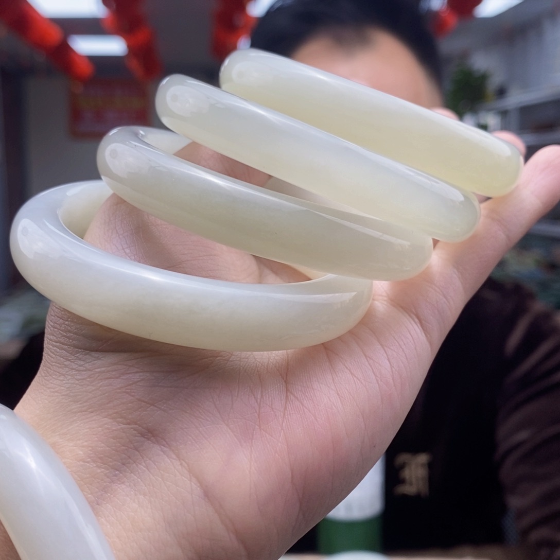 和田玉手镯未镶嵌多样性发货 拍一发一