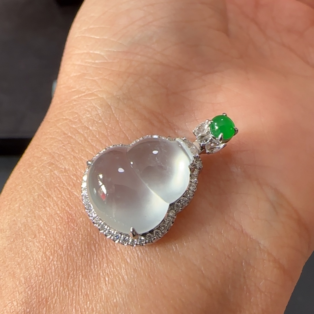 翡翠颈饰18K金镶嵌葫芦