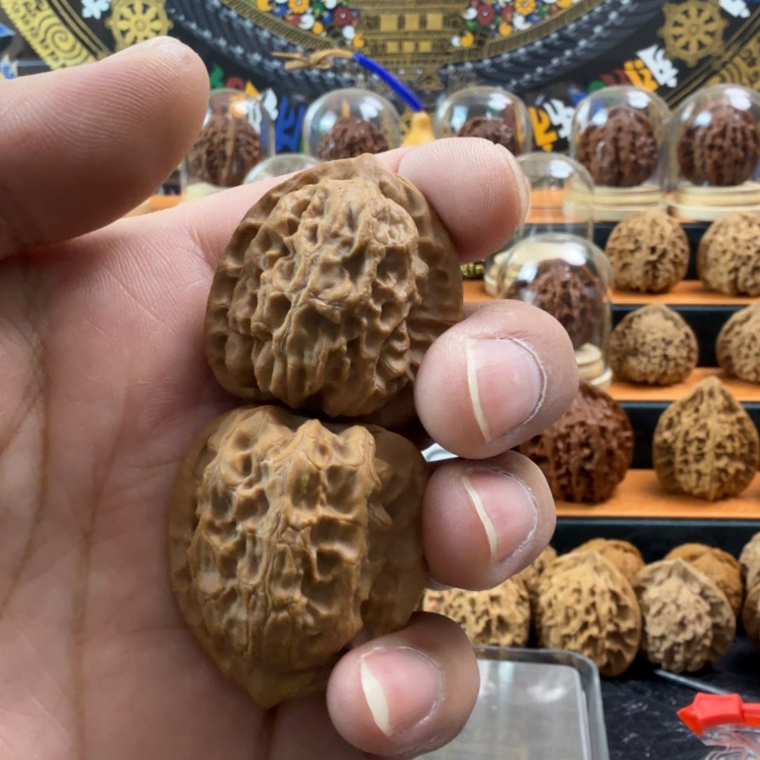 猴头核桃把件梨木台