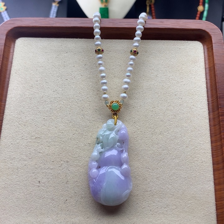 翡翠颈饰未镶嵌翡翠葫芦